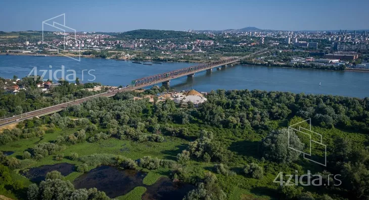 Poslovna zgrada | 4zida