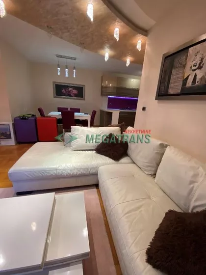 Jovana Subotića | 4zida.rs