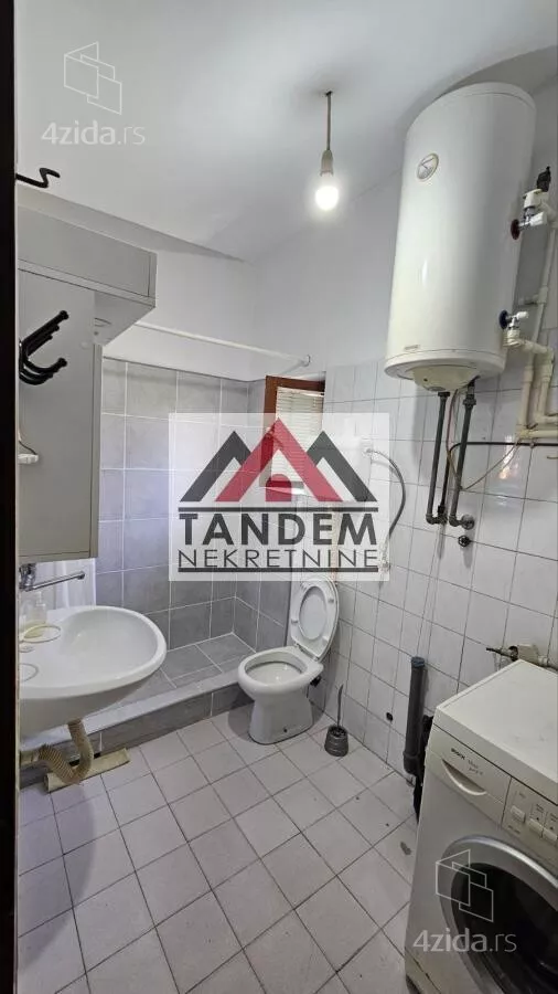Četvoroiposoban stan | 4zida