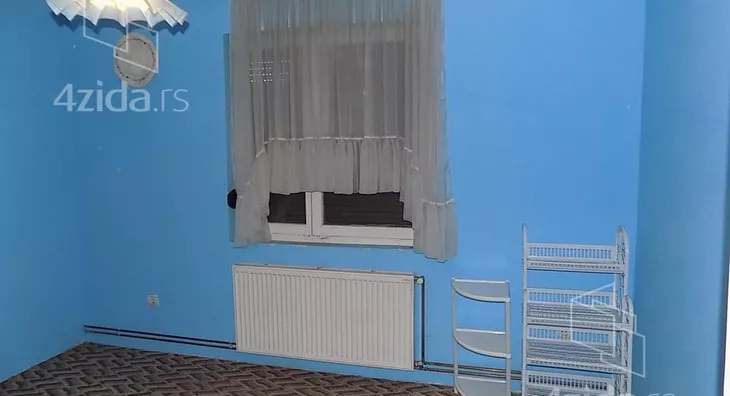 Poslovna zgrada | 4zida