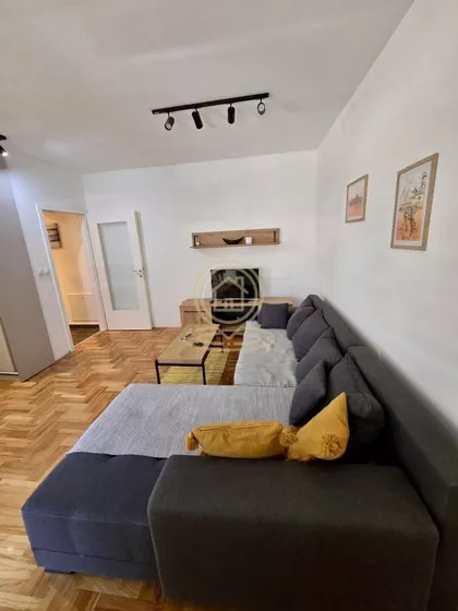 Crveni Pevac | 4zida.rs