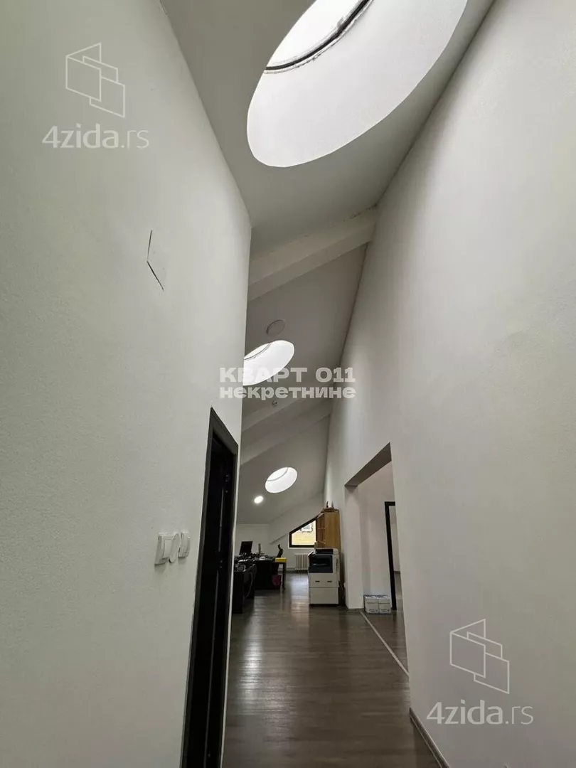 Poslovna zgrada | 4zida