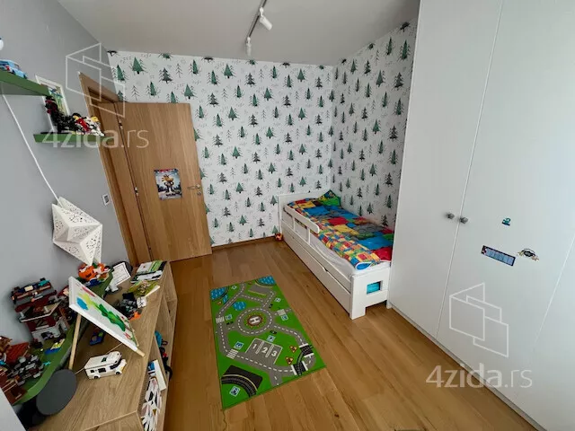 Troiposoban stan | 4zida