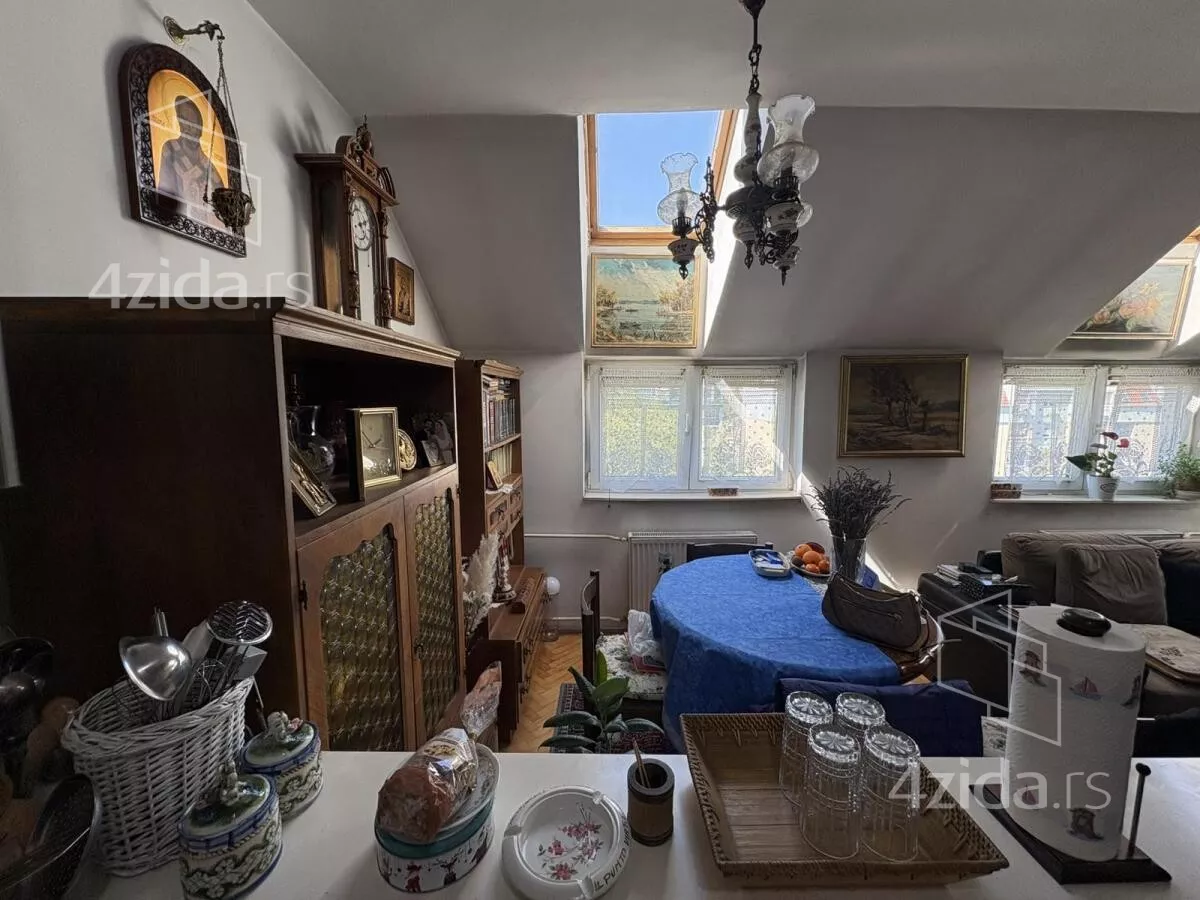 Troiposoban stan | 4zida