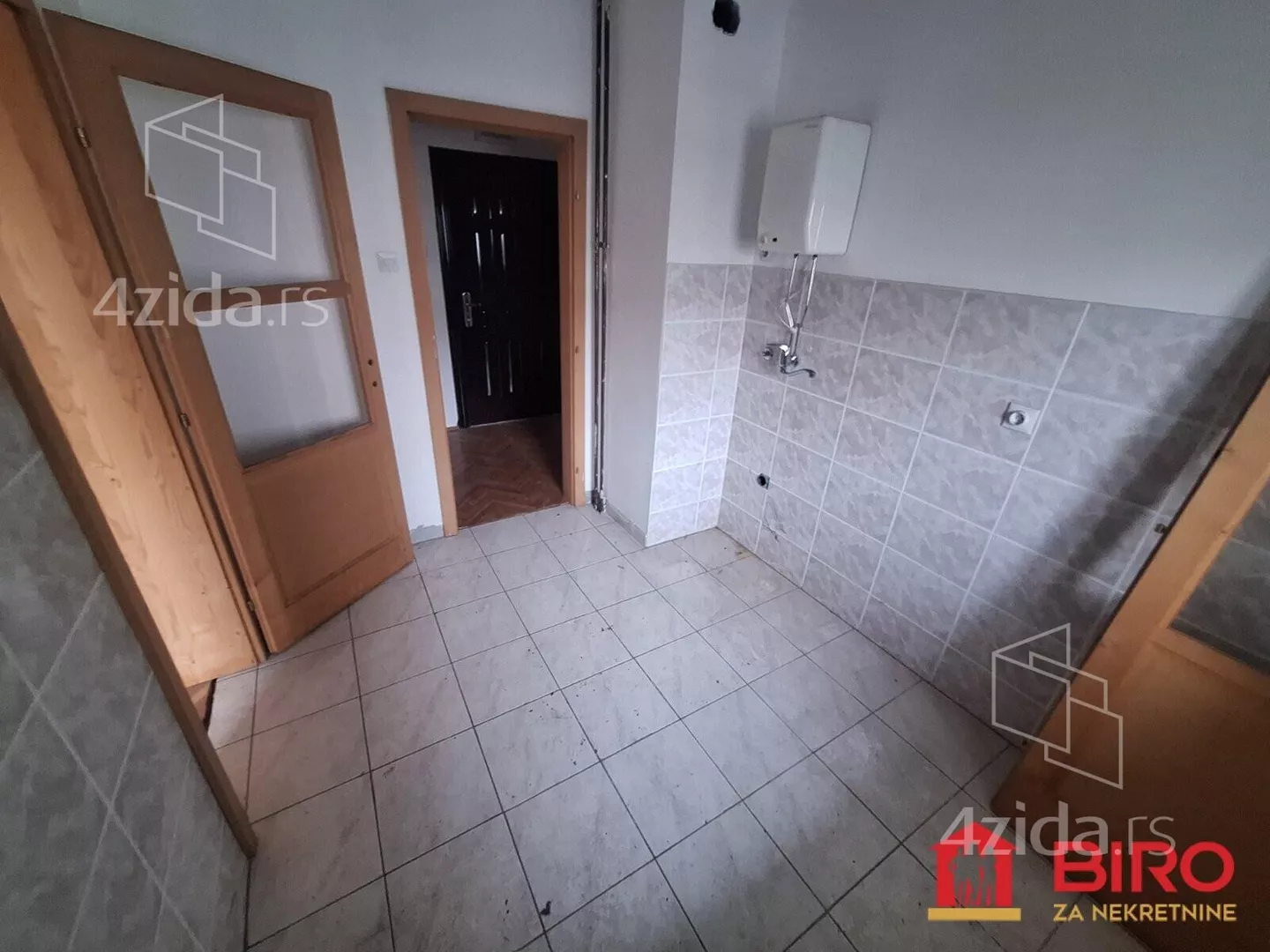 Četvoroiposoban stan | 4zida