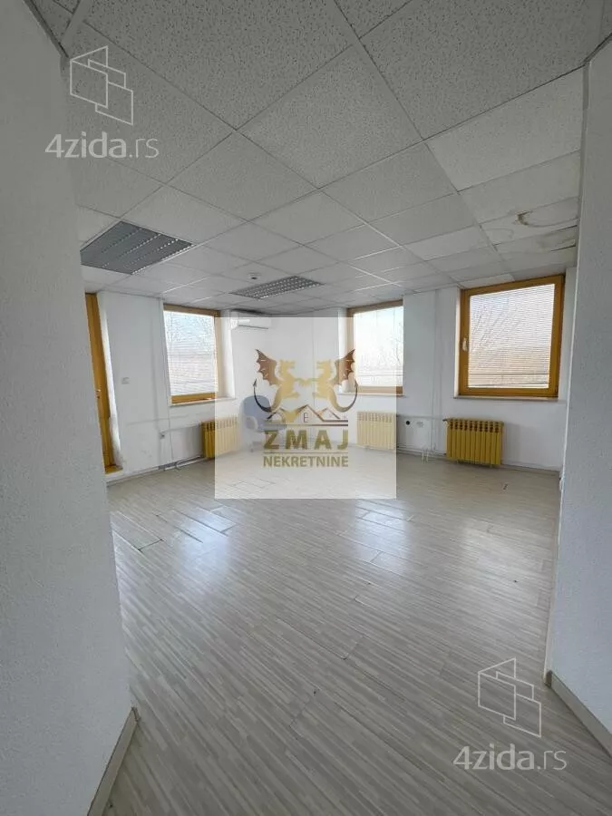 Poslovna zgrada | 4zida