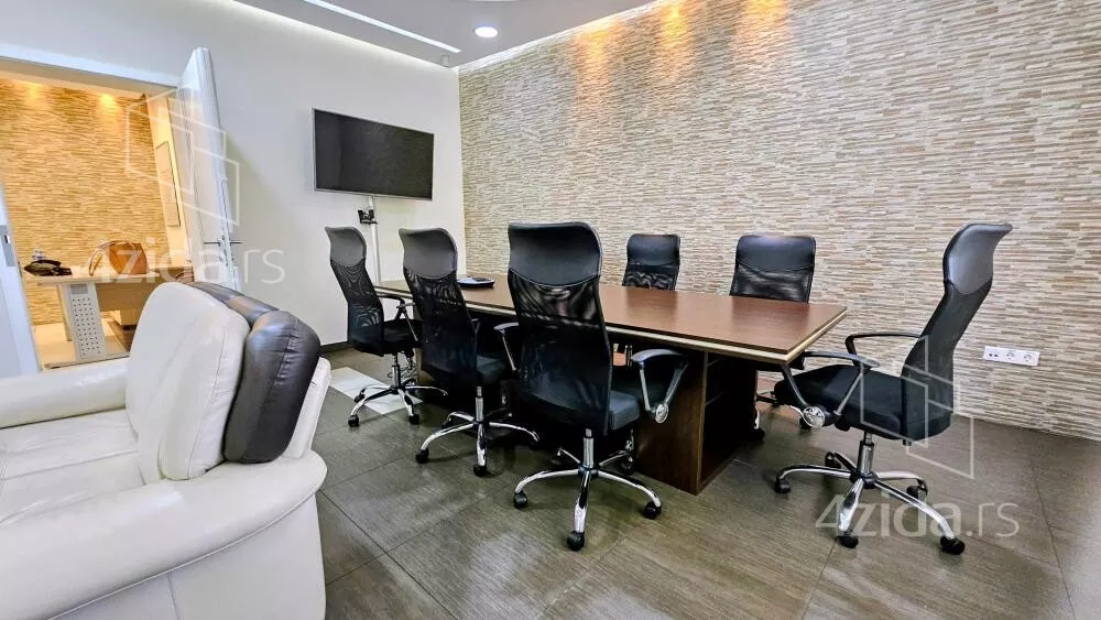 Poslovna zgrada | 4zida