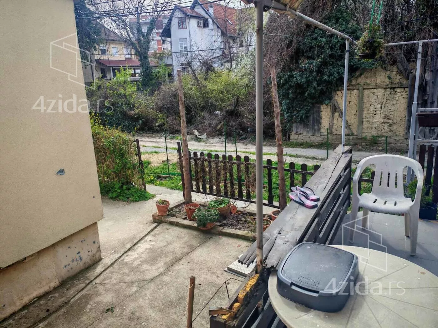 Troiposoban stan | 4zida