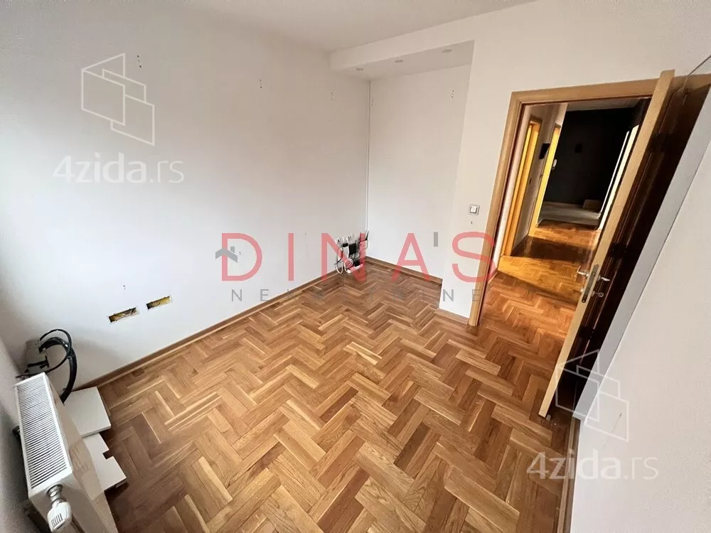 Šestosoban stan | 4zida