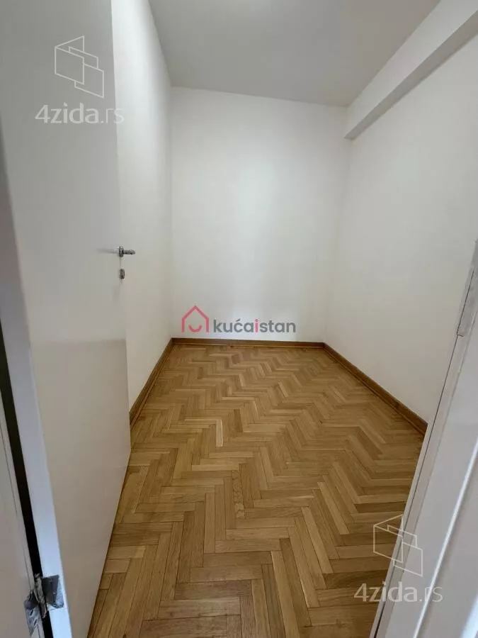 Poslovna zgrada | 4zida