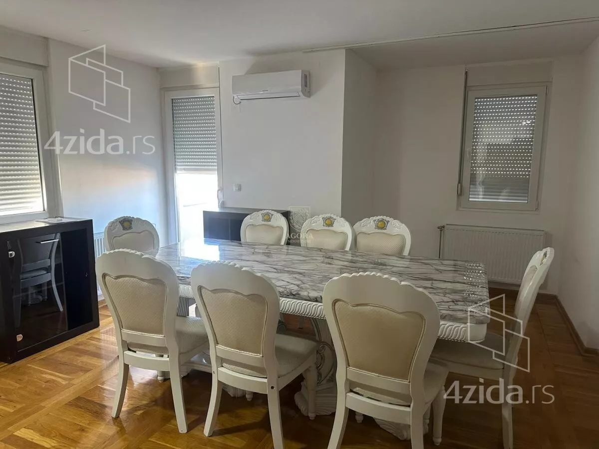 Četvoroiposoban stan | 4zida