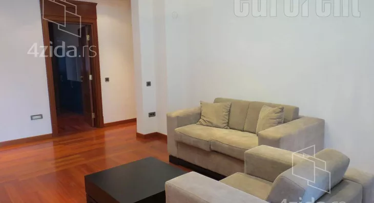 Šestosoban stan | 4zida