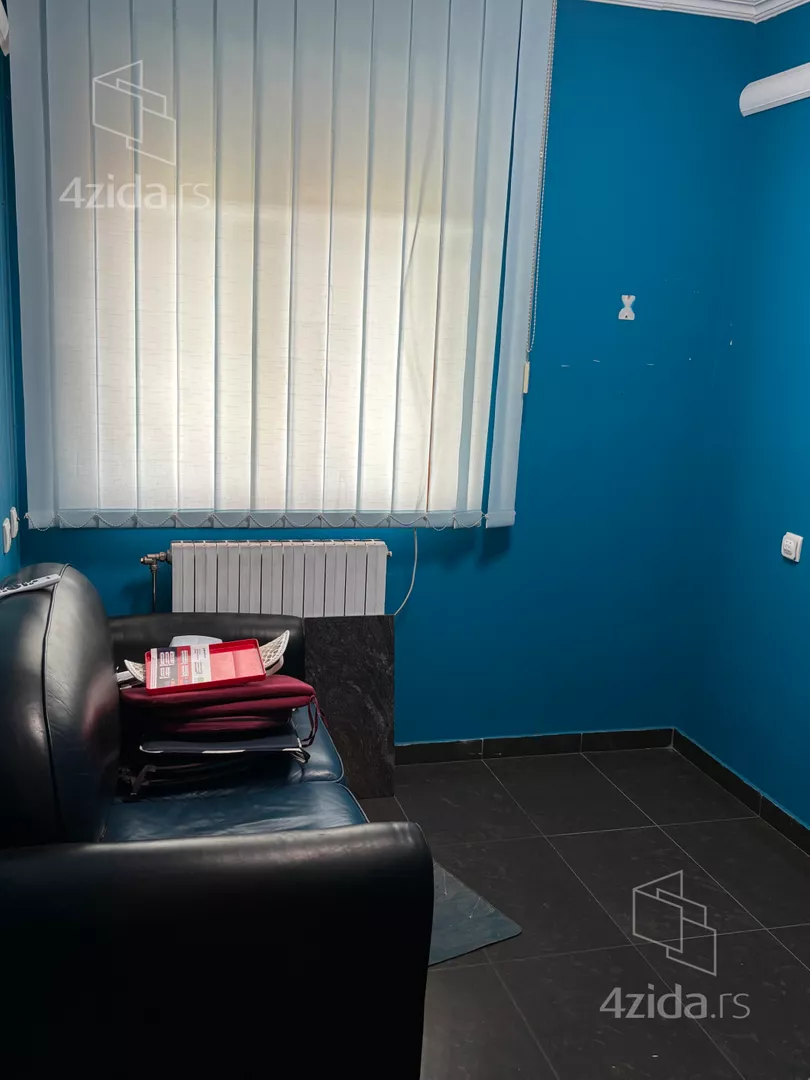 Poslovna zgrada | 4zida