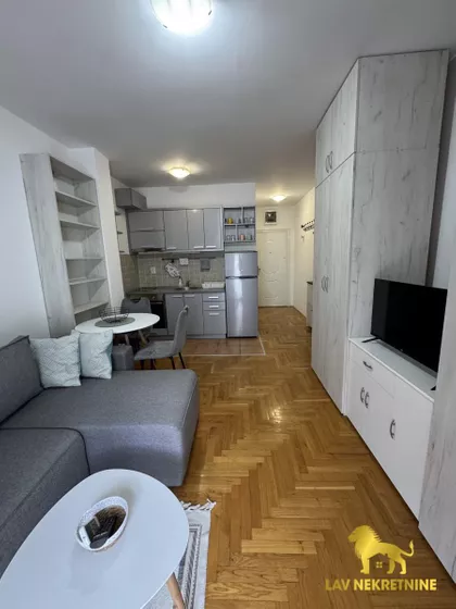 JANKA ČMELIKA | 4zida.rs