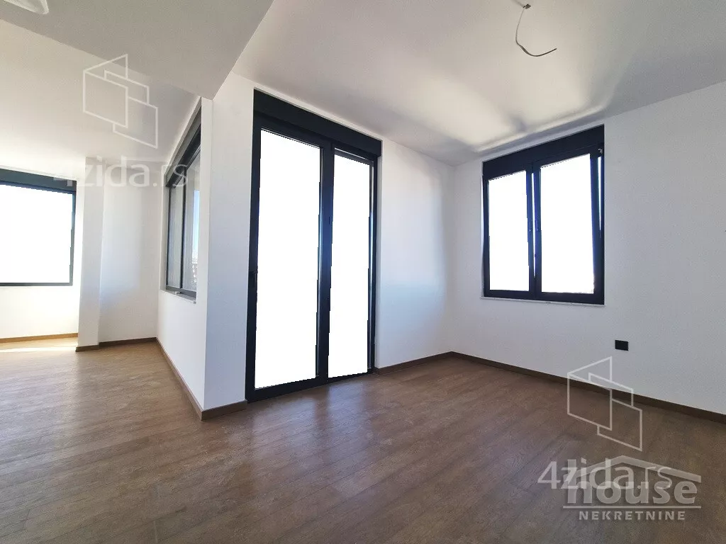 Četvoroiposoban stan | 4zida