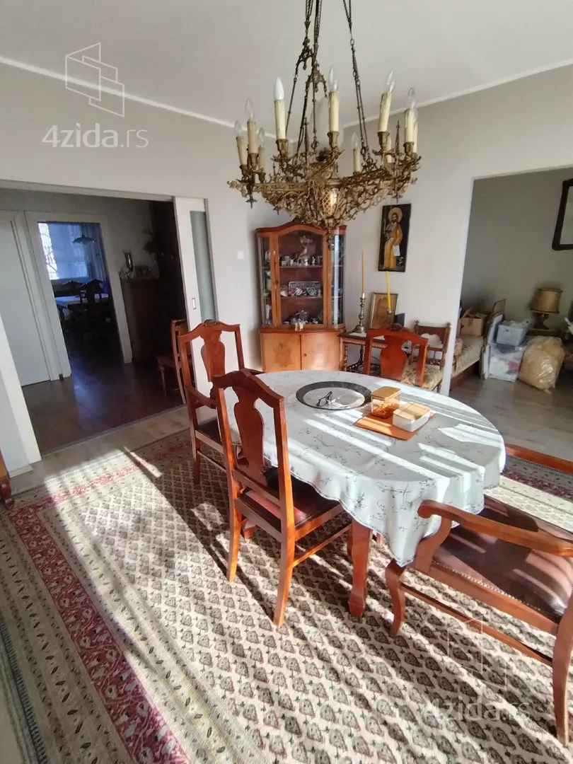 Troiposoban stan | 4zida