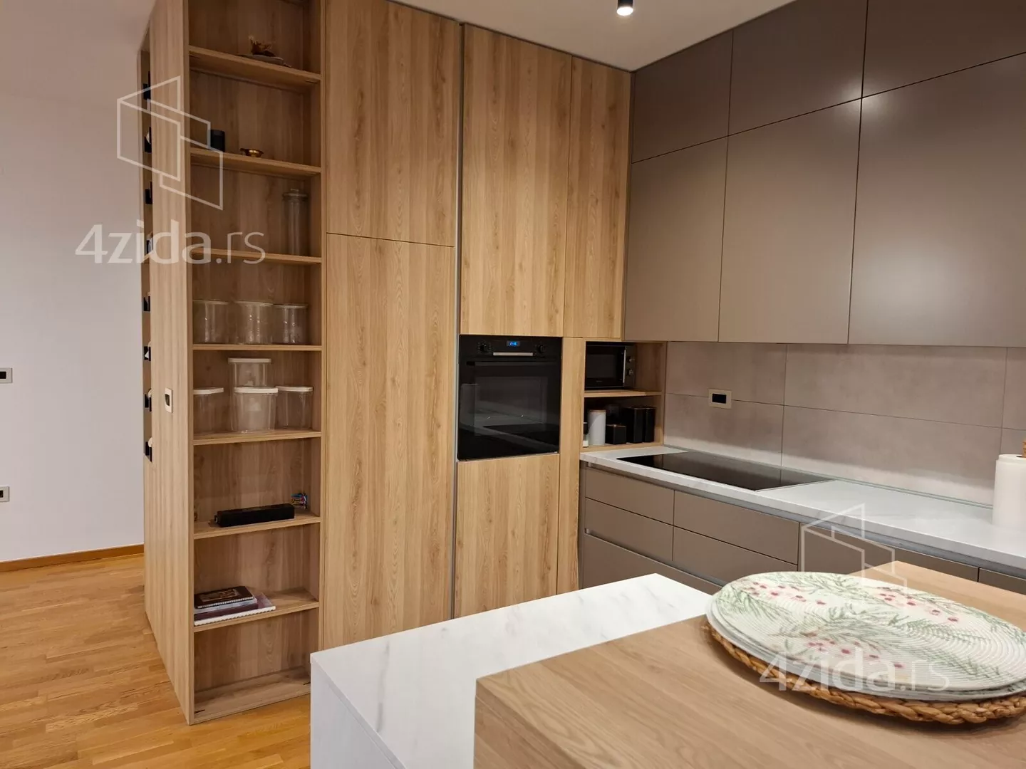 Četvoroiposoban stan | 4zida