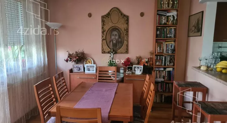 Troiposoban stan | 4zida