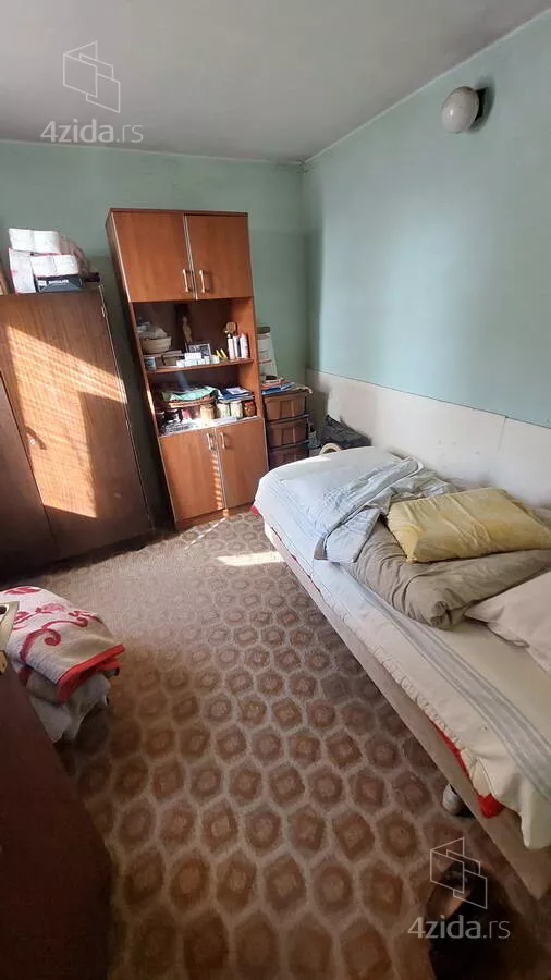 Poslovna zgrada | 4zida