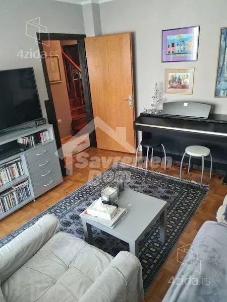 Šestoiposoban stan | 4zida