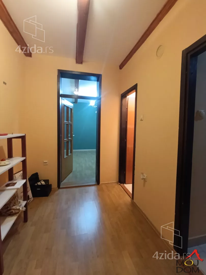Četvoroiposoban stan | 4zida