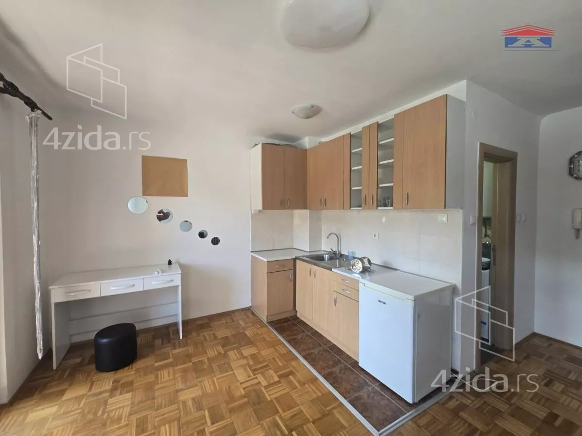 Garsonjera | 4zida