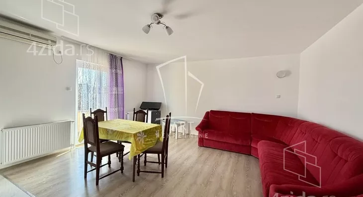 Šestoiposoban stan | 4zida