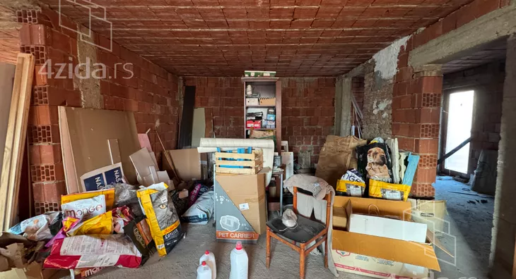 Četvoroiposoban stan | 4zida