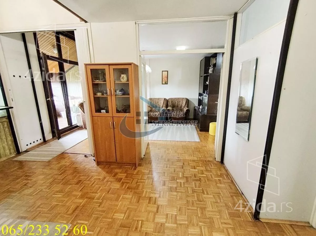 Troiposoban stan | 4zida