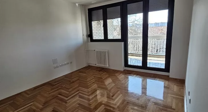 Šestosoban stan | 4zida