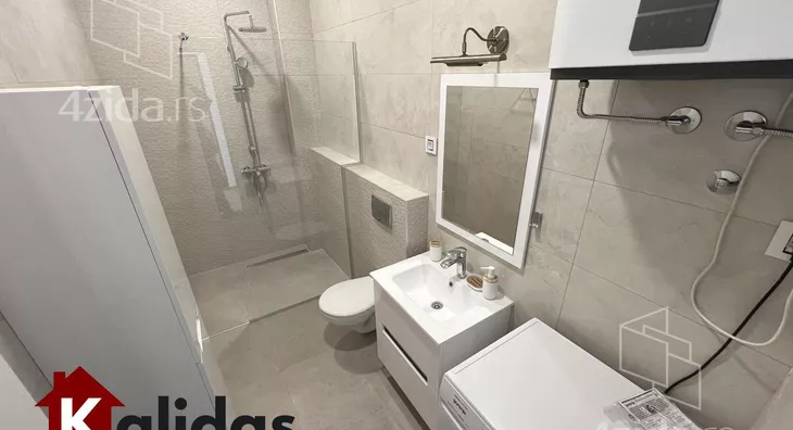 Šestosoban stan | 4zida