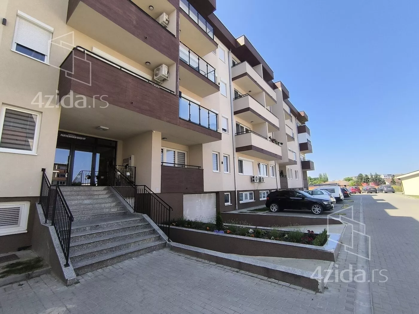 Dvoiposoban stan | 4zida