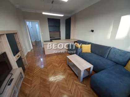 Petra Drapšina | 4zida.rs