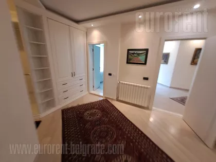 DEDINJE BELI DVOR | 4zida.rs