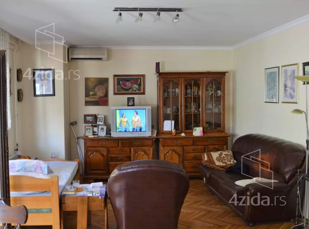 5-etažna kuća | 4zida