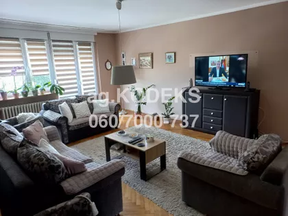 Trg Kralja Aleksandra Ujedinitelja | 4zida.rs