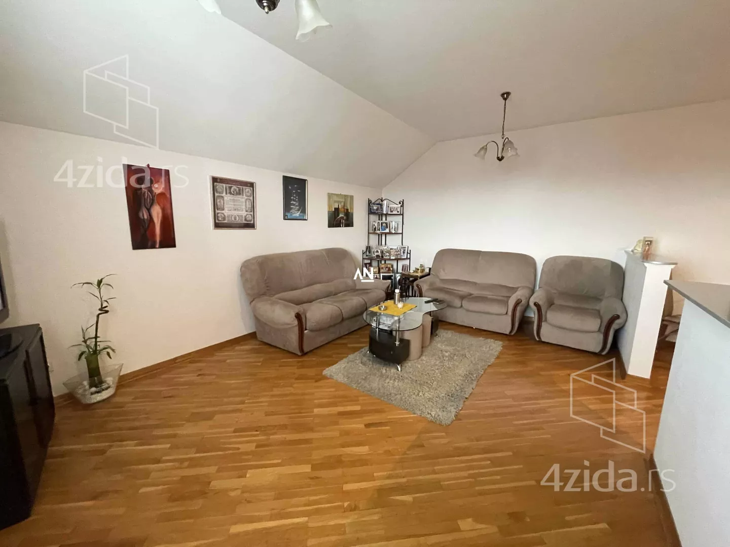 Četvorosoban stan | 4zida