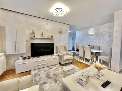 Milana Rakića | 4zida.rs