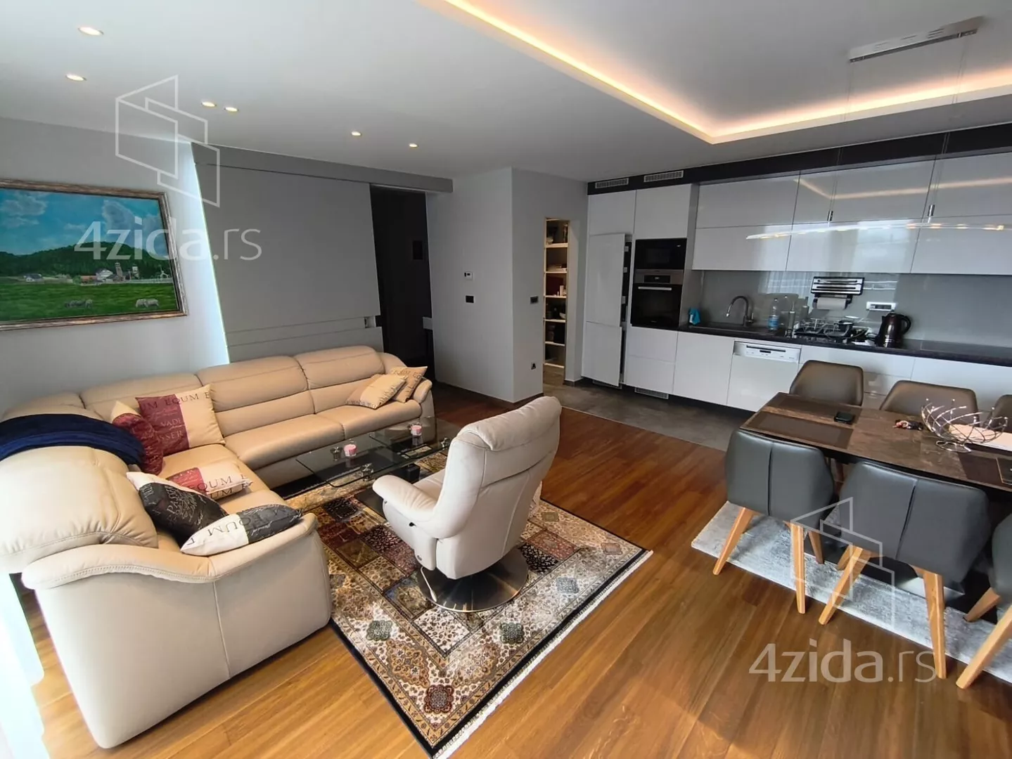 Trosoban stan | 4zida