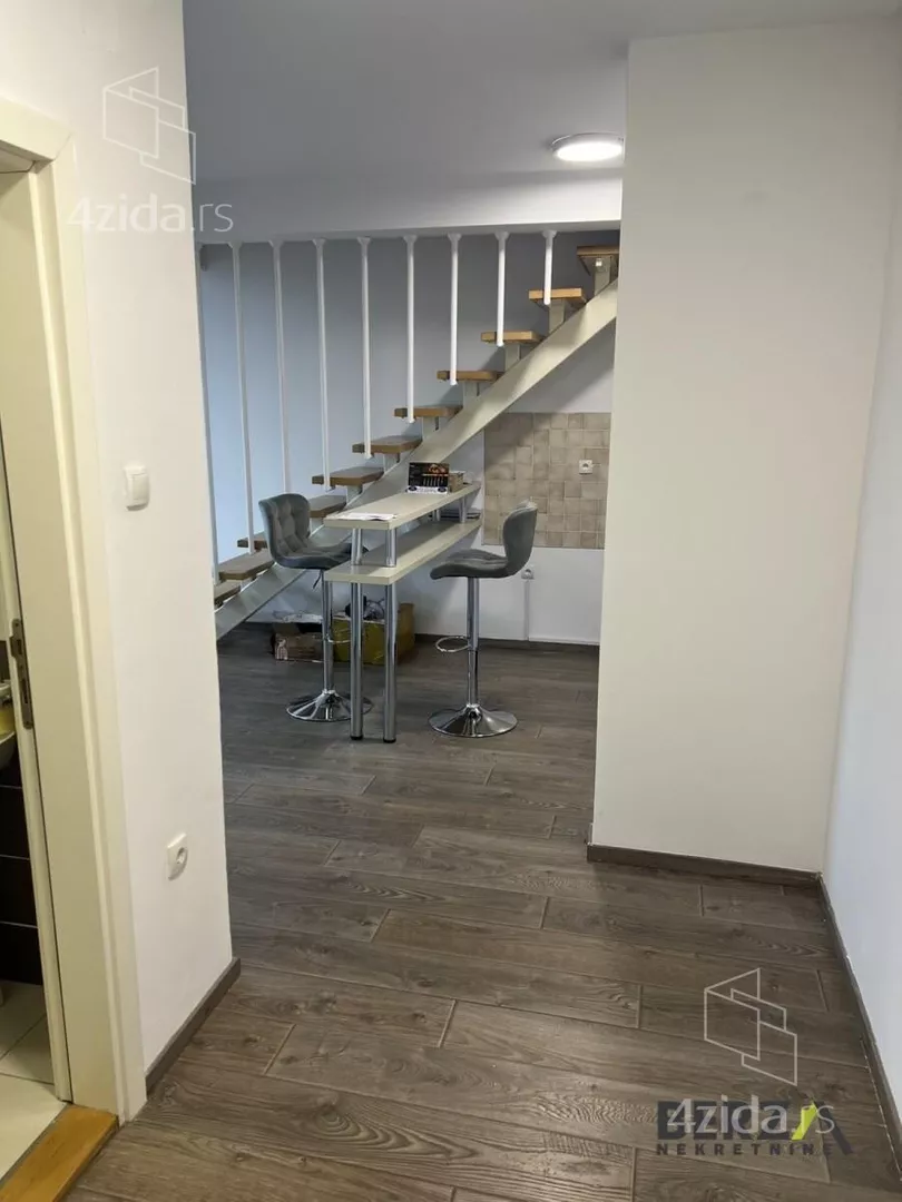 Šestosoban stan | 4zida