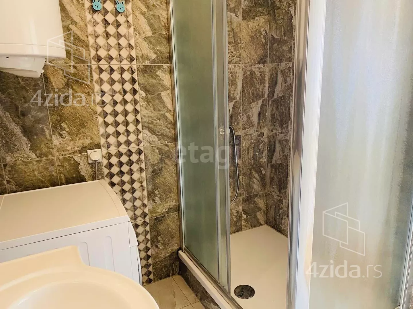 Troiposoban stan | 4zida