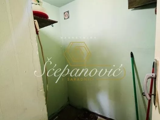 Poslovna zgrada | 4zida