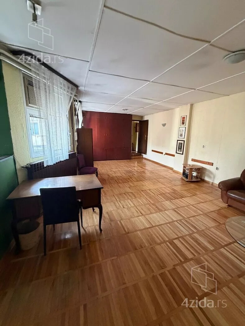 Četvoroiposoban stan | 4zida
