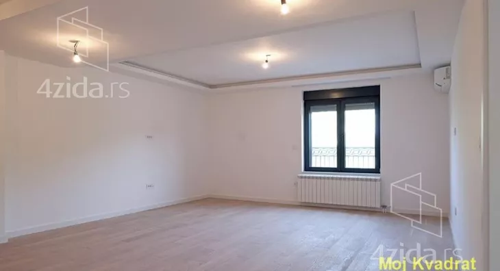 Sedmosoban stan | 4zida