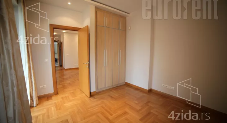 Petoiposoban stan | 4zida