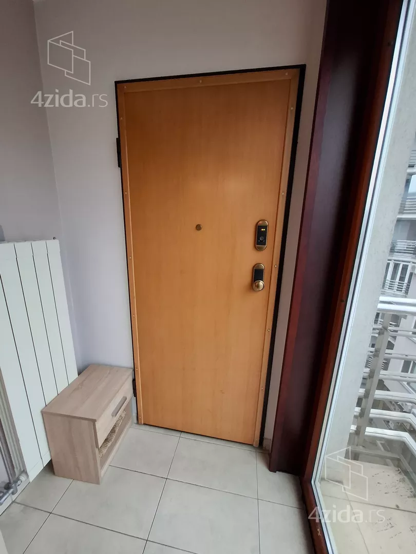 Šestosoban stan | 4zida