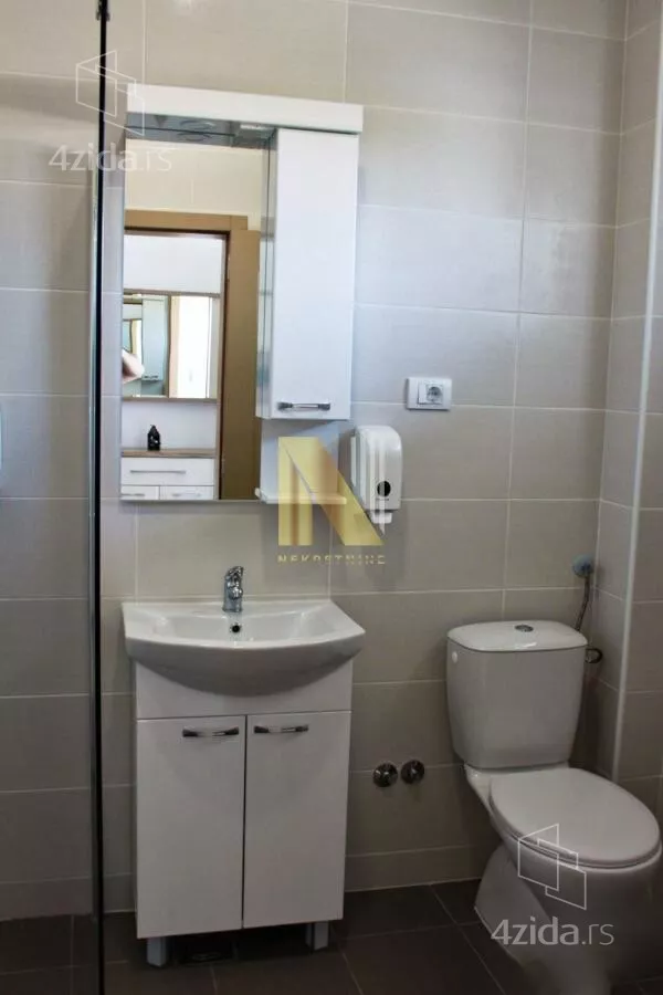 Poslovna zgrada | 4zida