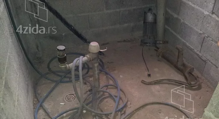 Poslovna zgrada | 4zida