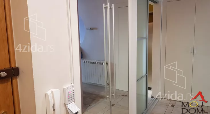 Šestosoban stan | 4zida