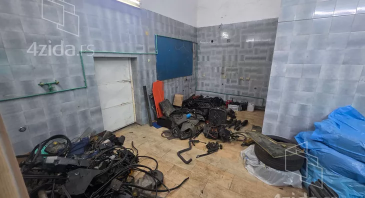 Poslovna zgrada | 4zida